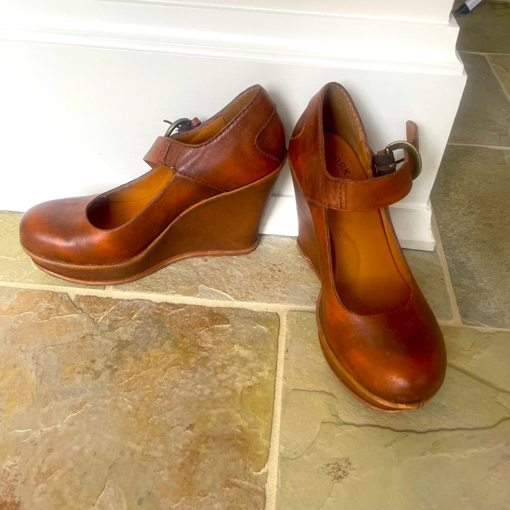 Brown Mary Jane strap Wedge shoes in excellent condition size 7